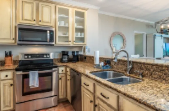 Pool Access and Direct Beach Access - Charming Gulfview Getaway