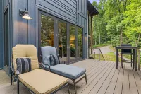 Gorgeous Mountain Sanctuary with Hot Tub and Gourmet Kitchen - Unique Retreat