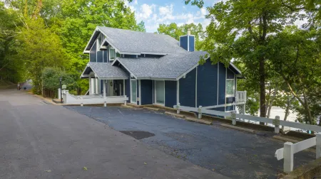 Blue Haven-Margaritaville w/Private Dock and Kayaks!