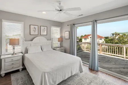 Private Pool and Spacious Decks - Stunning Coastal Haven Отели в г. Карритак