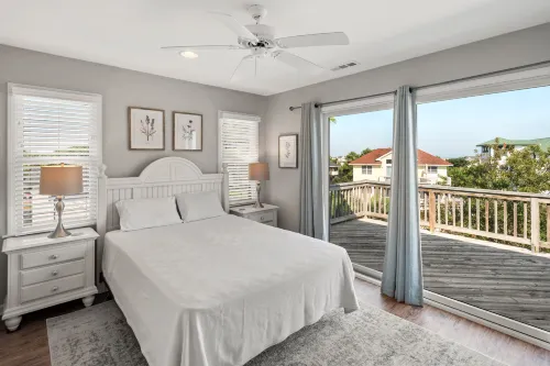 Private Pool and Spacious Decks - Stunning Coastal Haven فنادق في Currituck County