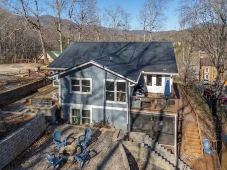 Gentle Winds Lake Front Retreat