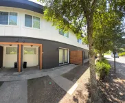 Spacious Duplex with Modern Amenities - Charming Cozy Haven Hotels in der Nähe von Hotel Pro Staffing