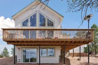 Expansive Outdoor Deck and Relaxing Hot Tub - Unique Scenic Retreat Hotel a Cascade