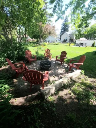 Fire Pit, Office, and Fully Stocked Kitchen - Spacious Family Haven