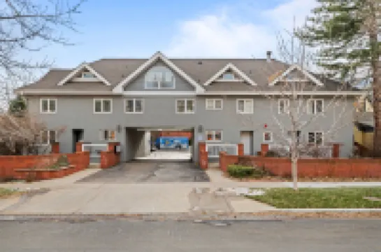 Steps from Pearl Street and Attractions - Charming Cozy Retreat