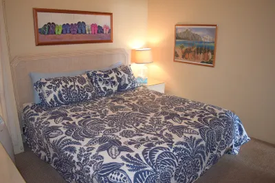 Family Friendly Top Floor Condo Within Walking Distance to Beach and Park Hotels near Maui