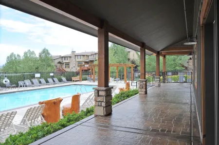 Hot Tubs and BBQ - Luxurious Mountain Escape
