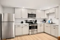 Stylish Retreat - High-Speed WiFi, Modern Design Hotels in Morton Township