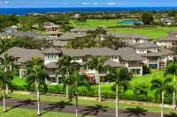 Elegant Condo with Mountain View and Community Pool - Luxurious Escape