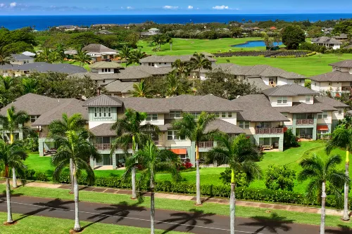 Elegant Condo with Mountain View and Community Pool - Luxurious Escape