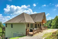 Mountain Views and Hot Tub - Tranquil Retreat with Gourmet Kitchen