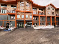 Heated Pool and Cozy Fireplace - Exquisite Mountain Retreat