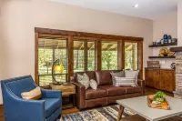 Private Hot Tub and Scenic View - Luxurious Family Haven