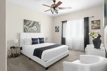 Heated Pool, Outdoor Bar and Game Room Retreat - Stunning Oasis