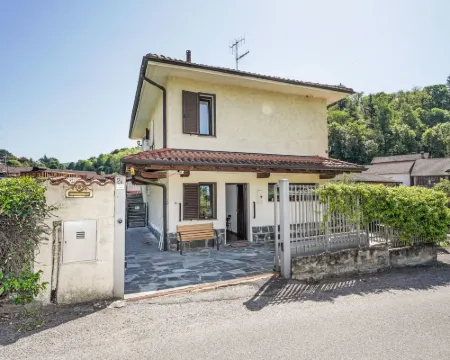 Lake It Easy Hotels in Castelveccana