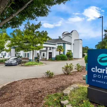 Clarion Pointe Apex - Holly Springs