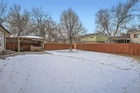 Charming Getaway with Hot Tub and Cozy Workspace - Inviting Retreat