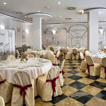 Palacio Valderrabanos Отели рядом с достопримечательностью «City Hall»