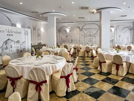 Palacio Valderrabanos Отели рядом с достопримечательностью «The Four Posts»