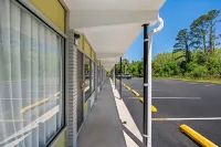 Econo Lodge - Bãi đậu xe