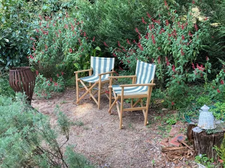 Cosy Bespoke Cottage in Olinda-Central Location