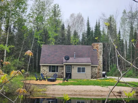 Plan a Cozy Winter Getaway to the Woods!