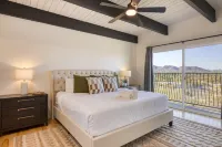 Panoramic Views and Chic Design - Stunning Desert Sanctuary