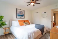 Beautiful Home with Cozy Living and Kitchen - Charming Tranquil Haven Hotels in Vermilion