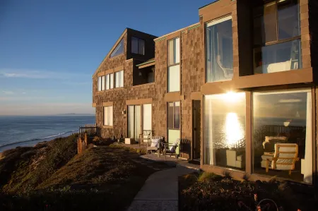 Stunning Retreat - Ocean Front, Pool & Spa, Views