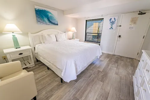 Private Balcony with Breathtaking Views - Stunning Modern Oasis