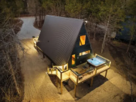 Ledcabin, See the Stars, w/Private Sauna, Hot Tub, on Creekfront
