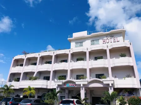Holiday Saipan Hotel Отели рядом с достопримечательностью «Мариана Резорт & Спа»