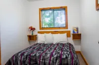 4 Bedroom Cottage Near the Village, Private Beach Access, BBQ, Petfriendly