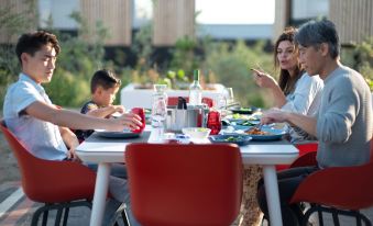 Modern, Trendy F1 Theme Lodge, Near the Sea