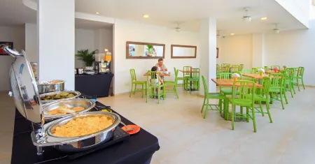 Del Mar Hotel Отели в г. Гайра