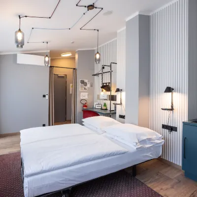 Miss Sophie's Downtown Hotels near Henry's Tower