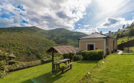 Apartamentos Rurales El Bosque de las Viñas Отели в г. El Franco