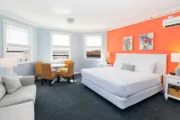 Island House Hotel