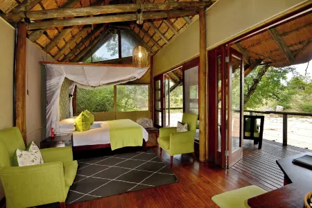 Rhino Post Safari Lodge
