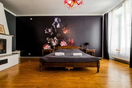 Blacksmith Old Town Apartments Отели рядом с достопримечательностью «Дом-музей Петра I»