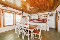Seashell Escape--3 BR House in Village Walk, Sleeps 10, Near Beach, Dogs OK!