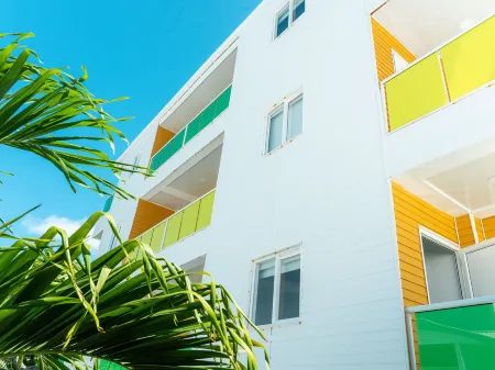 Caribbean Coral Hotel Boutique Отели рядом с достопримечательностью «Playa Decameron Marazul»