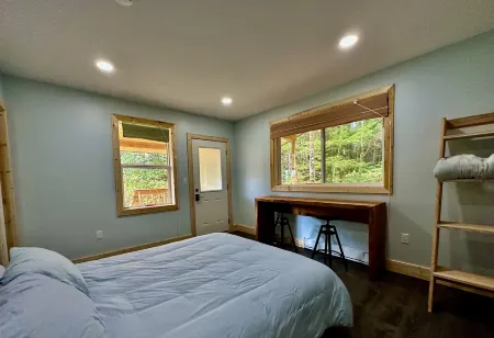 Green Coast Lodge Отели в г. Скина-Квин Шарлотт