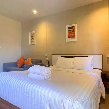 New Breakers Hotel Rawai Отели рядом с достопримечательностью «Пляж Равай»