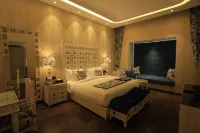 THE ROYAL VENETIAN Hotels in Chirsmi