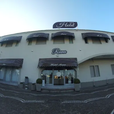 Runa Hotel Hotel in zona Stazione della metropolitana Chiaiano