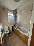 Modern 3 Bed Free Parking 10 Mins Walk to Station