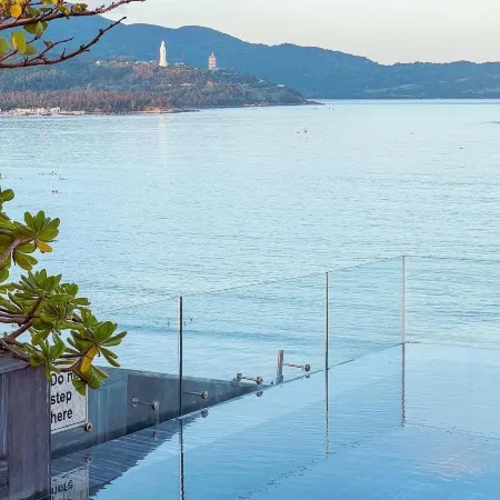 Leaf Beachfront Hotel Отели рядом с достопримечательностью «Son Tra Penisula»