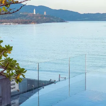 ลีฟ บีชฟร้อนท์ โรงแรม ดานัง